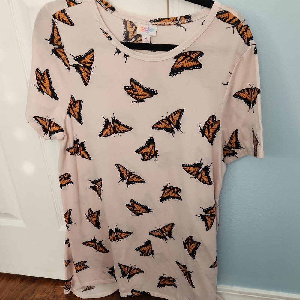 LuLaRoe Cream Graphic Short Sleeve Tee